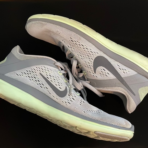 Nike gym shoe - Picture 1 of 4